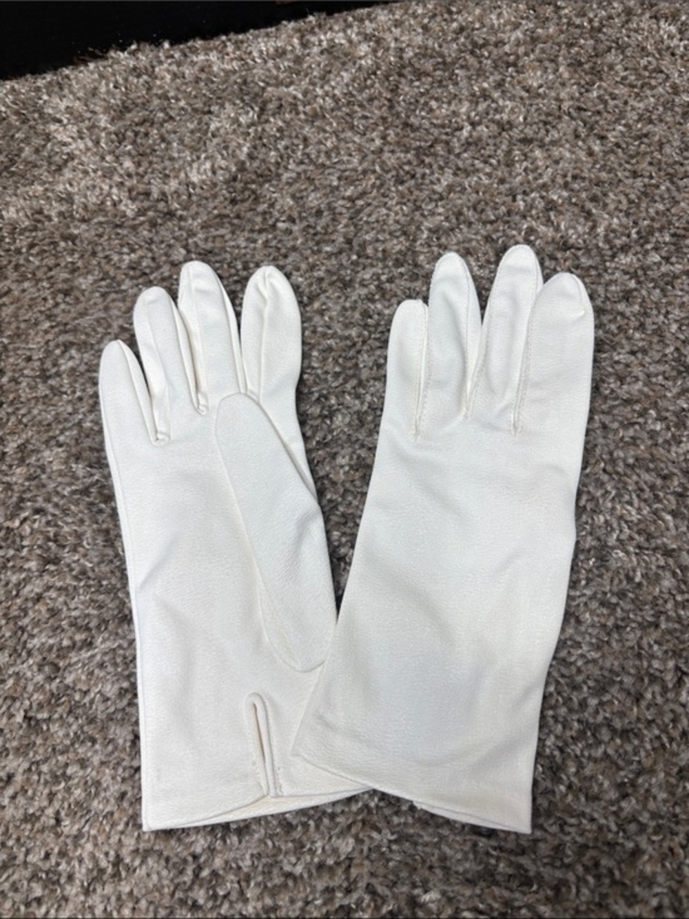 Vintage Crescendo Gloves white Sz 7 bracelet length MCM